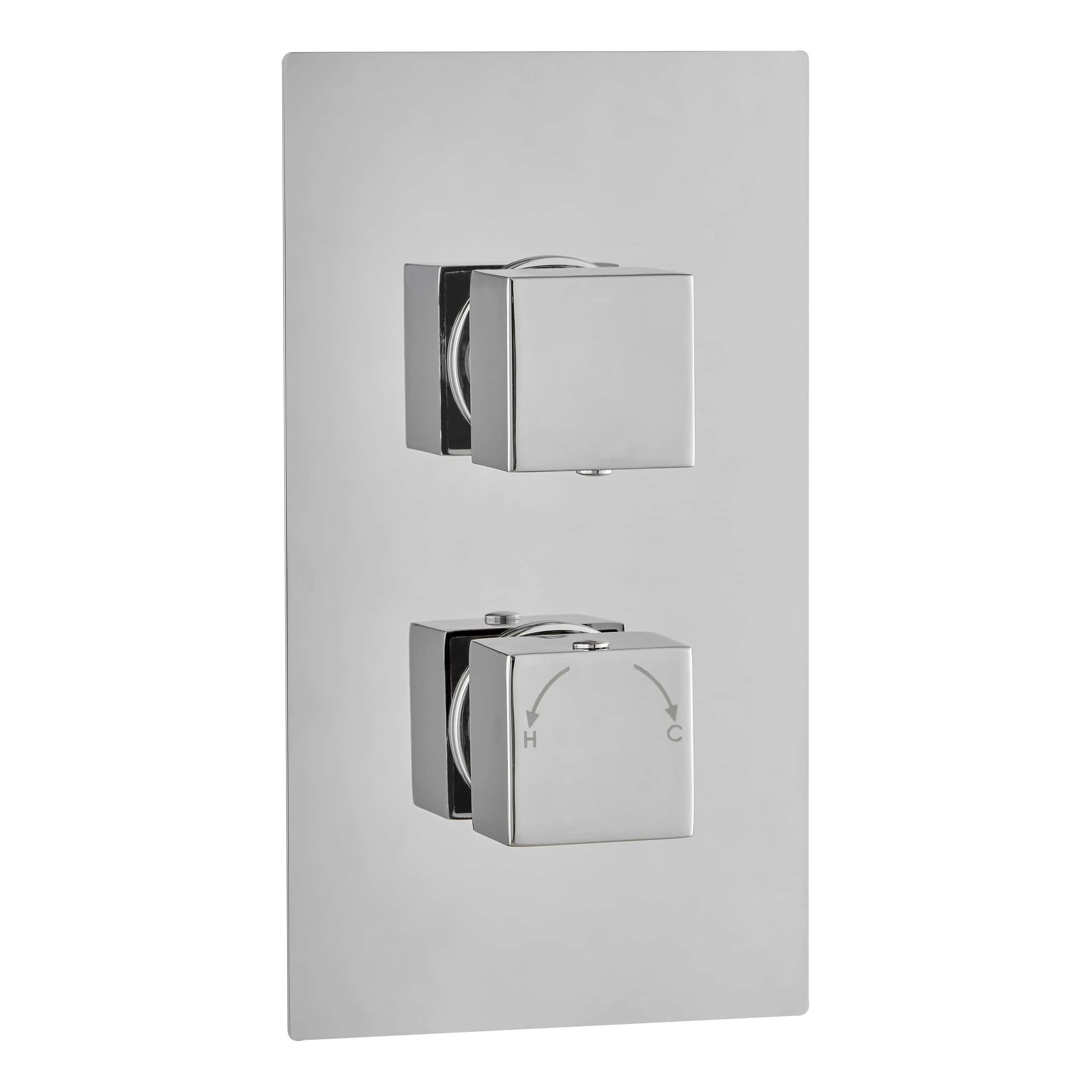 Sleek chrome bathroom mixer control for shower and bath, modern design with easy-to-use temperature and flow adjustment. Suitable for contemporary bathroom upgrades.