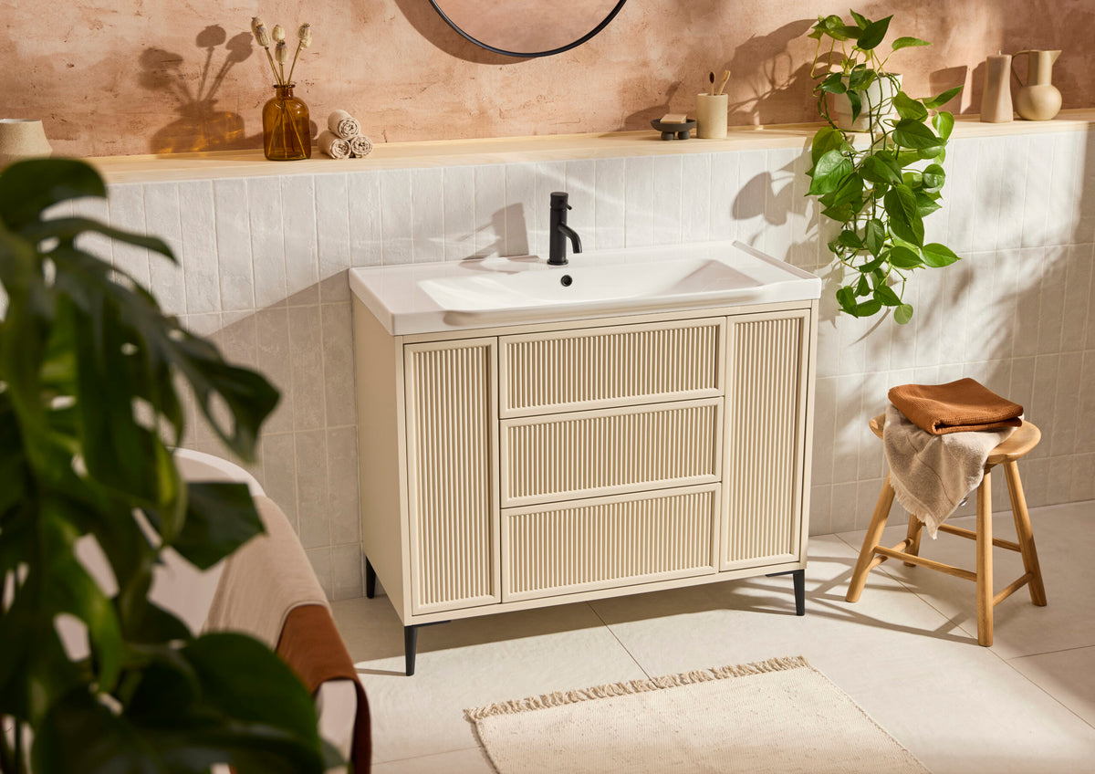 Scudo Bota 600mm Freestanding Vanity Unit With Basin & Leg Set