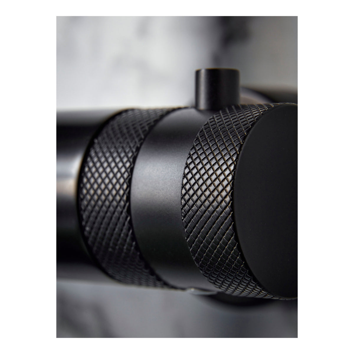 Scudo Core Round Rigid Riser Shower Kit, Matt Black - detail
