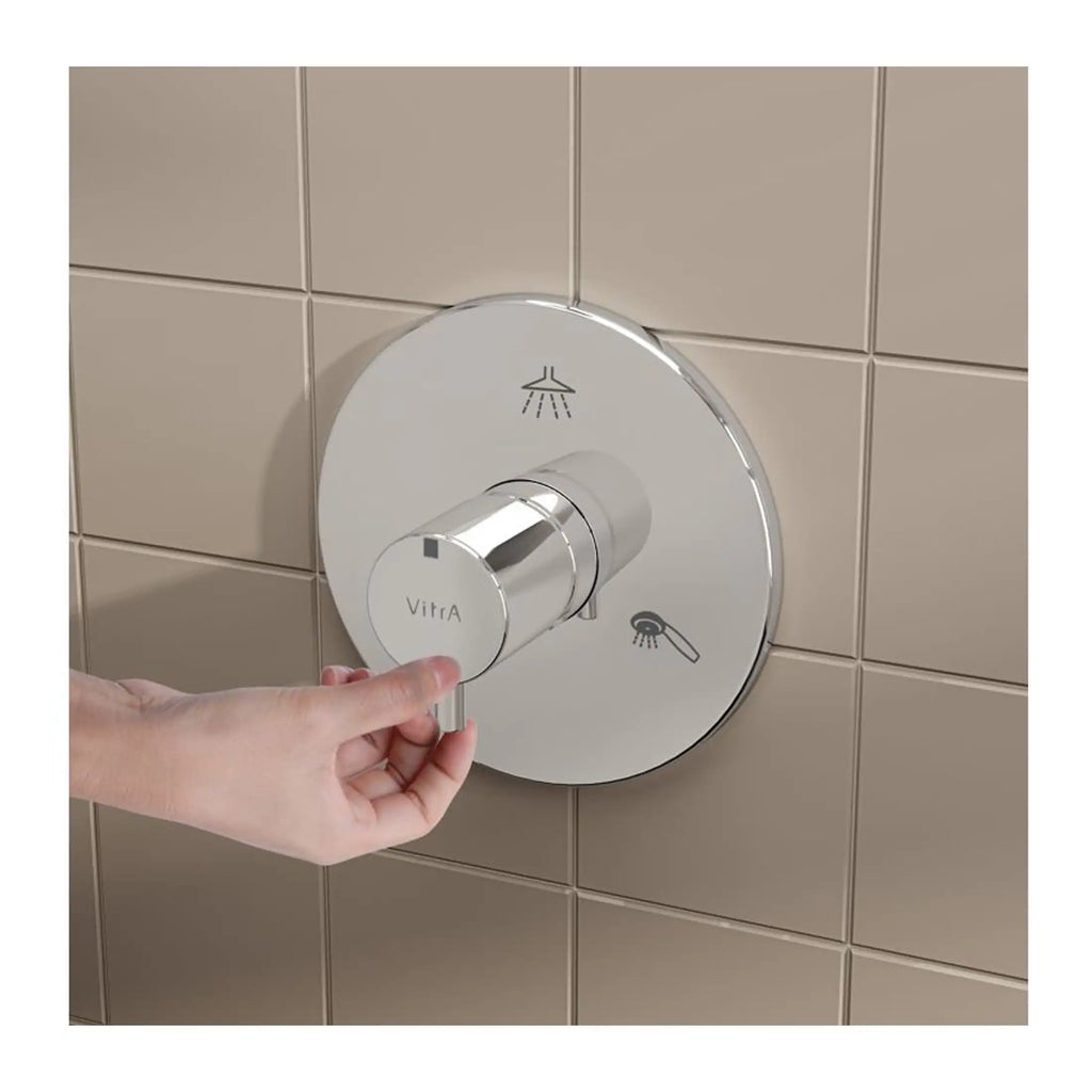 High-quality modern shower control with chrome finish and intuitive knob design for luxurious Bubly Bathrooms. Perfect for stylish bathroom renovations and easy temperature adjustments.