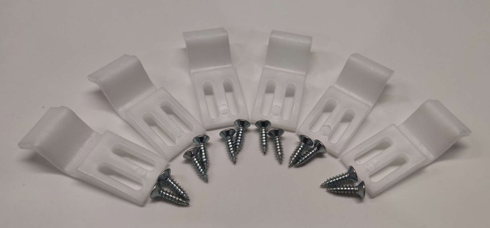 Screw and wall bracket set for bathroom fixtures and fittings, including plastic wall anchors and metal screws, ideal for secure bathroom installation and renovation.