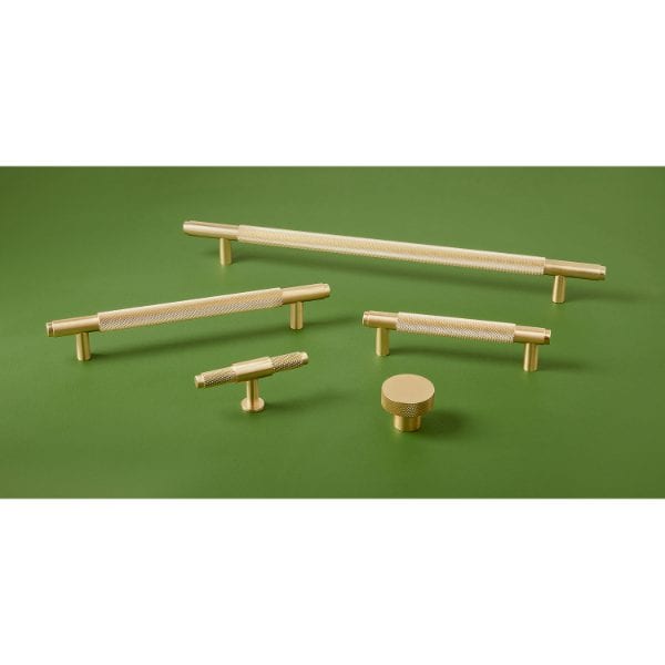 Gold bathroom cabinet handles, brass cabinet knobs, modern bathroom hardware, luxury gold handles, high-quality brass fixtures for bathrooms.
