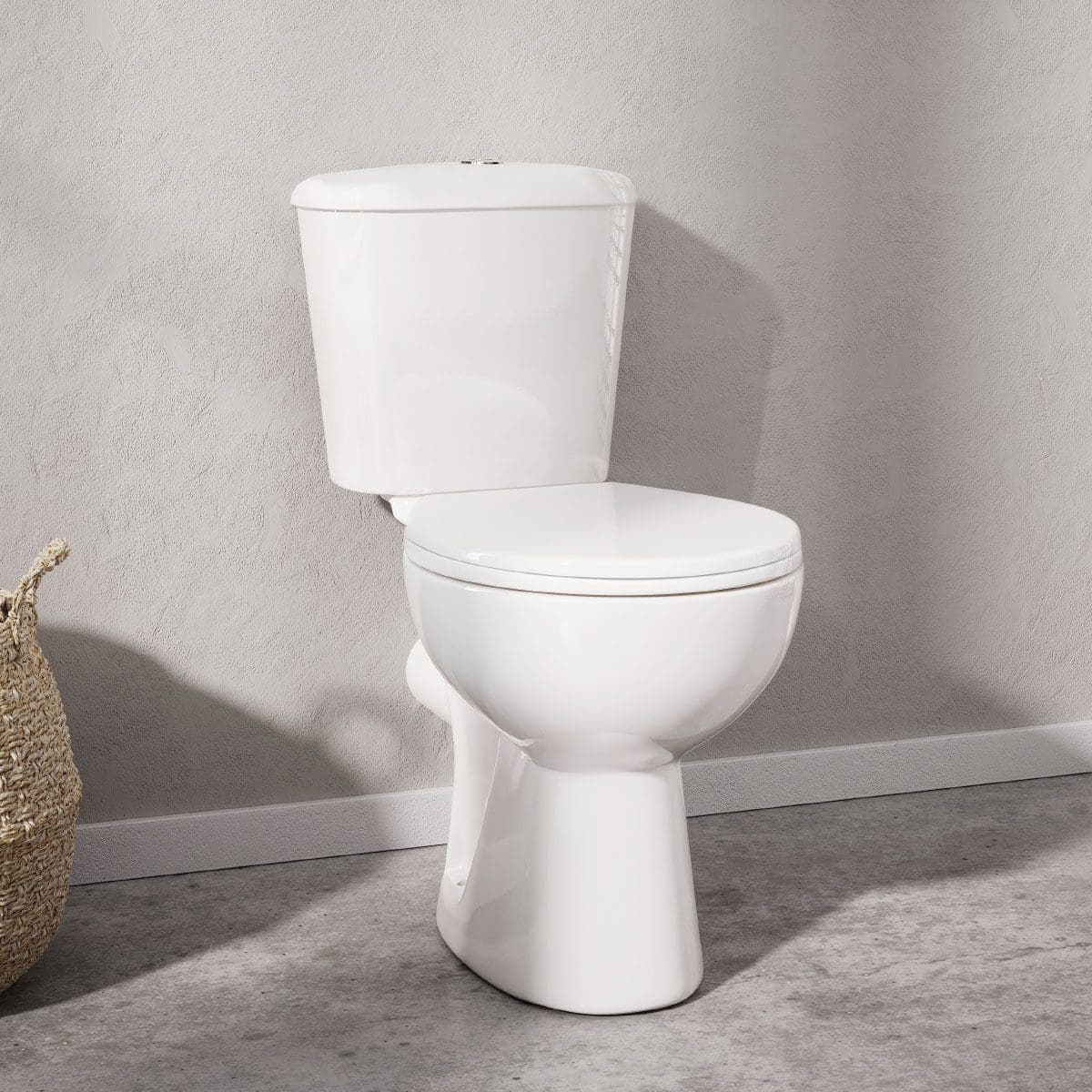 Sleek white ceramic toilet with modern design, perfect for contemporary bathrooms and bathroom renovation projects. The toilet offers comfort and performance with a dual-flush system.
